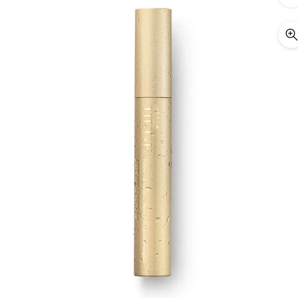 Stila Huge Extreme Lash Mascara lightweight ink like black volumizing buildable